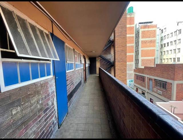 2 BEDROOM APARTMENT FOR SALE IN BRAAMFONTEIN